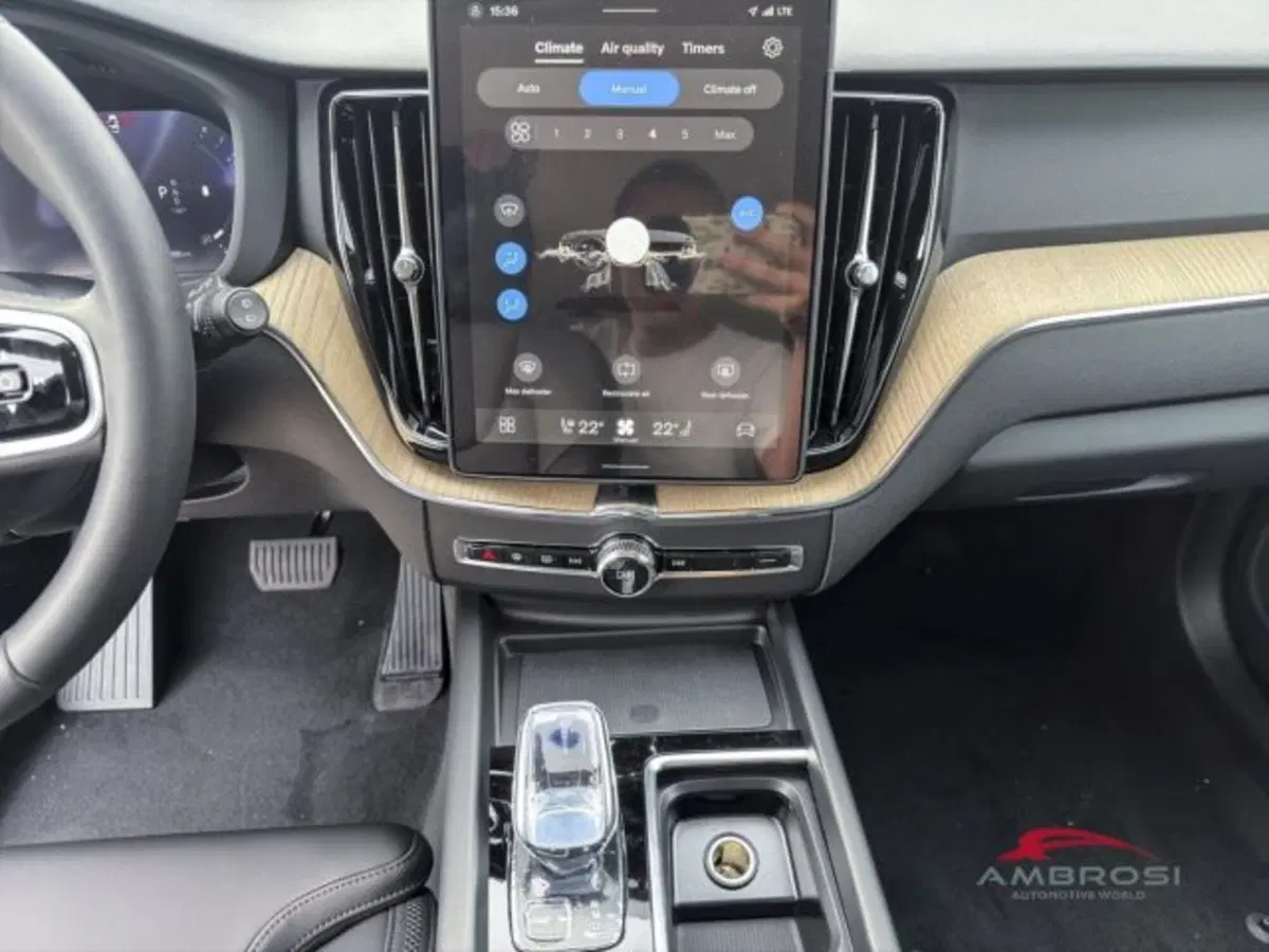Volvo XC60 nuova a Perugia (15)