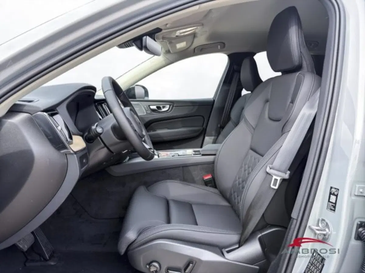 Volvo XC60 nuova a Perugia (9)