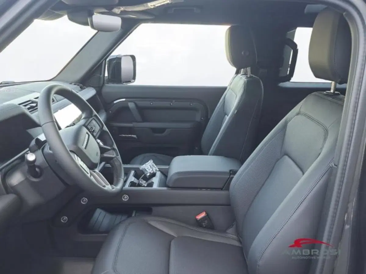 Land Rover Defender nuova a Perugia (9)