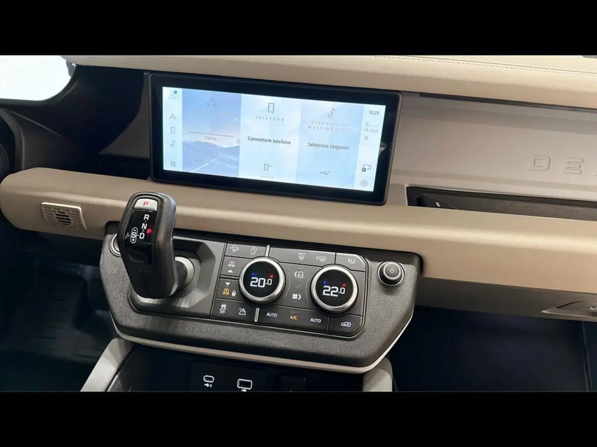 Land Rover Defender usata a Varese (14)