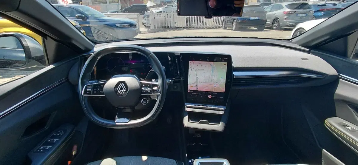Renault Megane E-Tech Electric usata a Cosenza (16)
