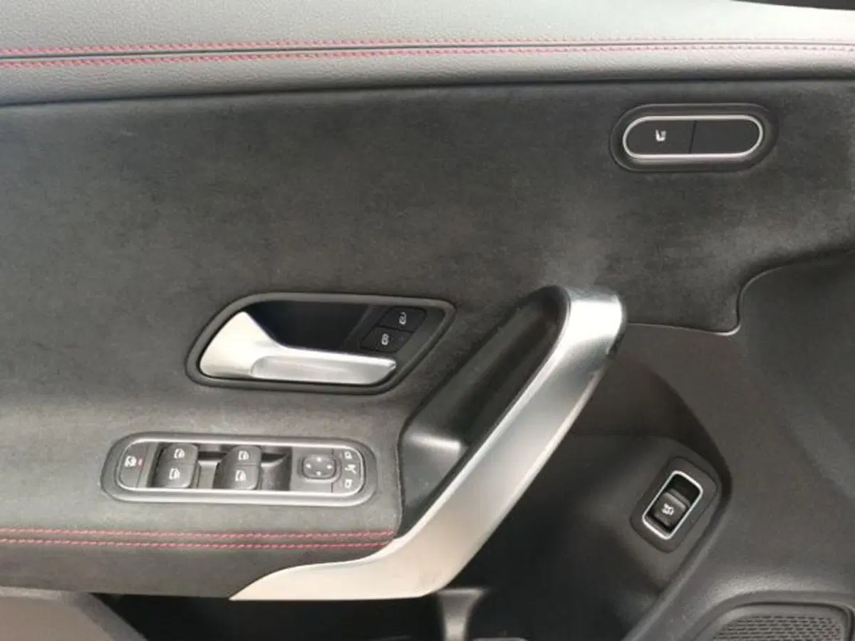 Mercedes-Benz CLA Shooting Brake usata a Milano (13)