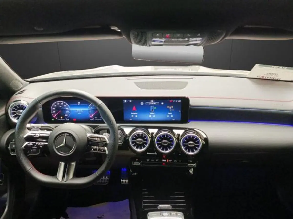 Mercedes-Benz CLA Shooting Brake usata a Milano (9)