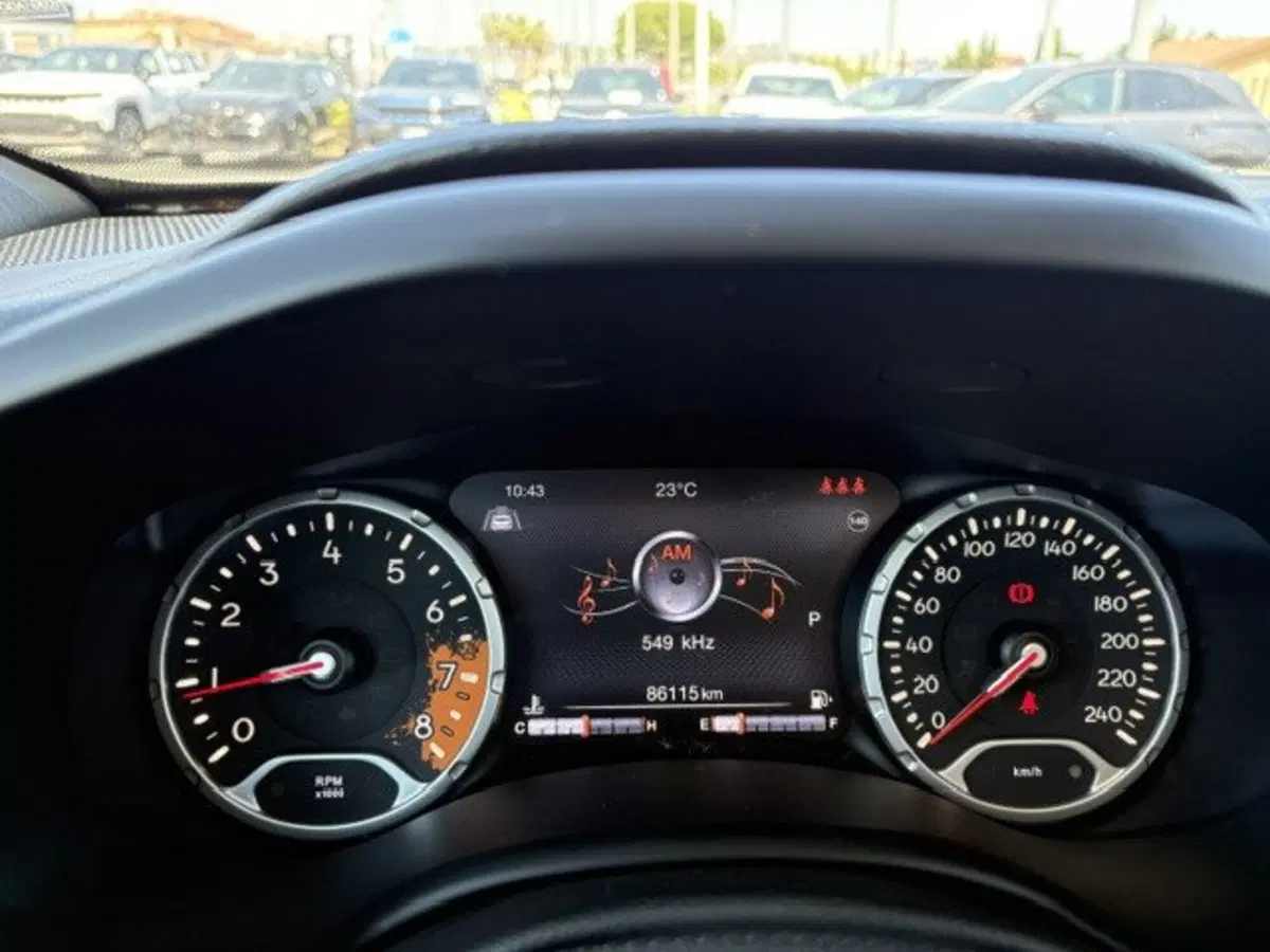 Jeep Renegade usata a Macerata (13)