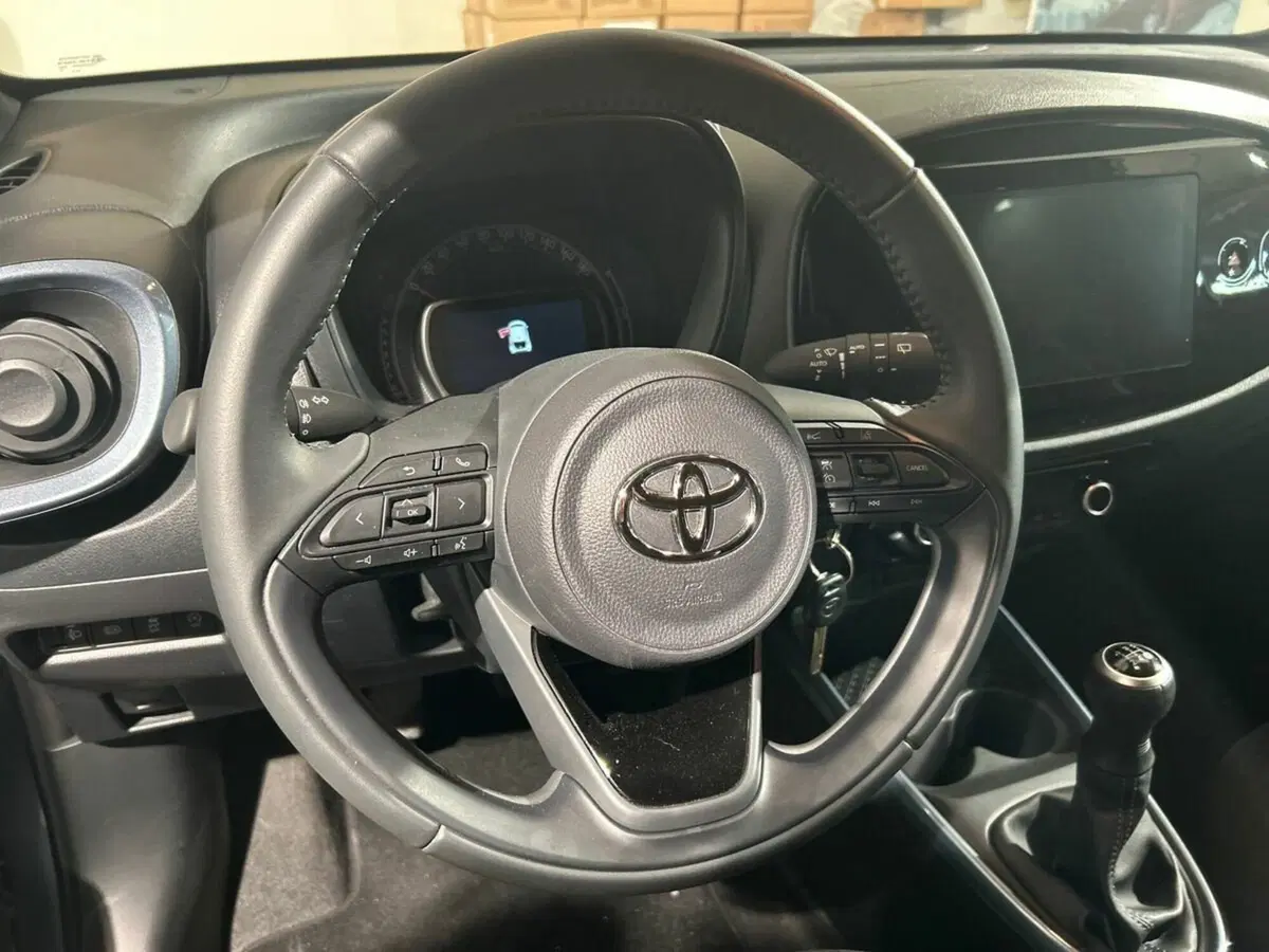 Toyota Aygo X usata a Lecco (13)