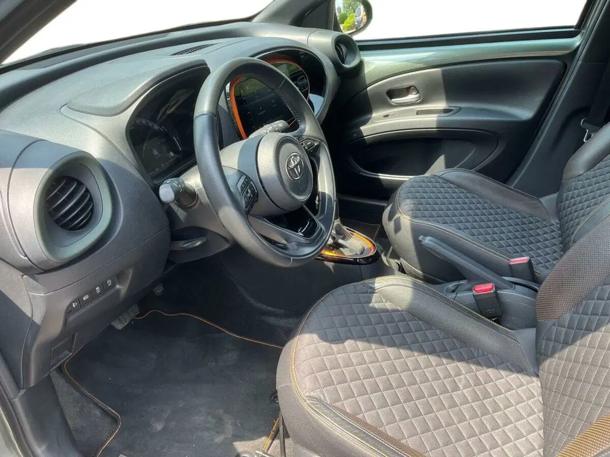 Toyota Aygo X usata a Lecco (7)