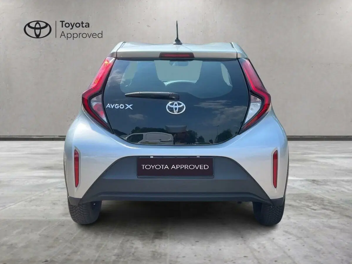 Toyota Aygo X usata a Lecco (12)