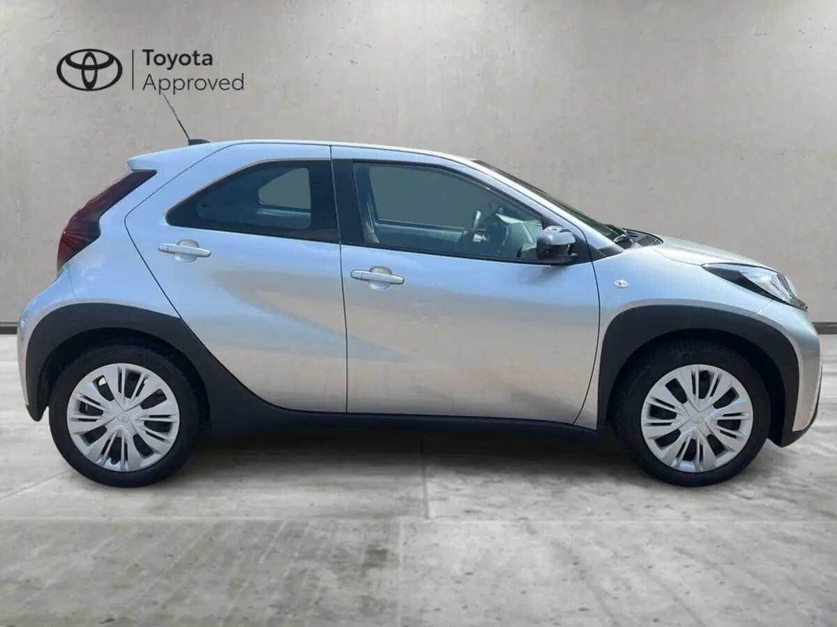 Toyota Aygo X usata a Lecco (4)
