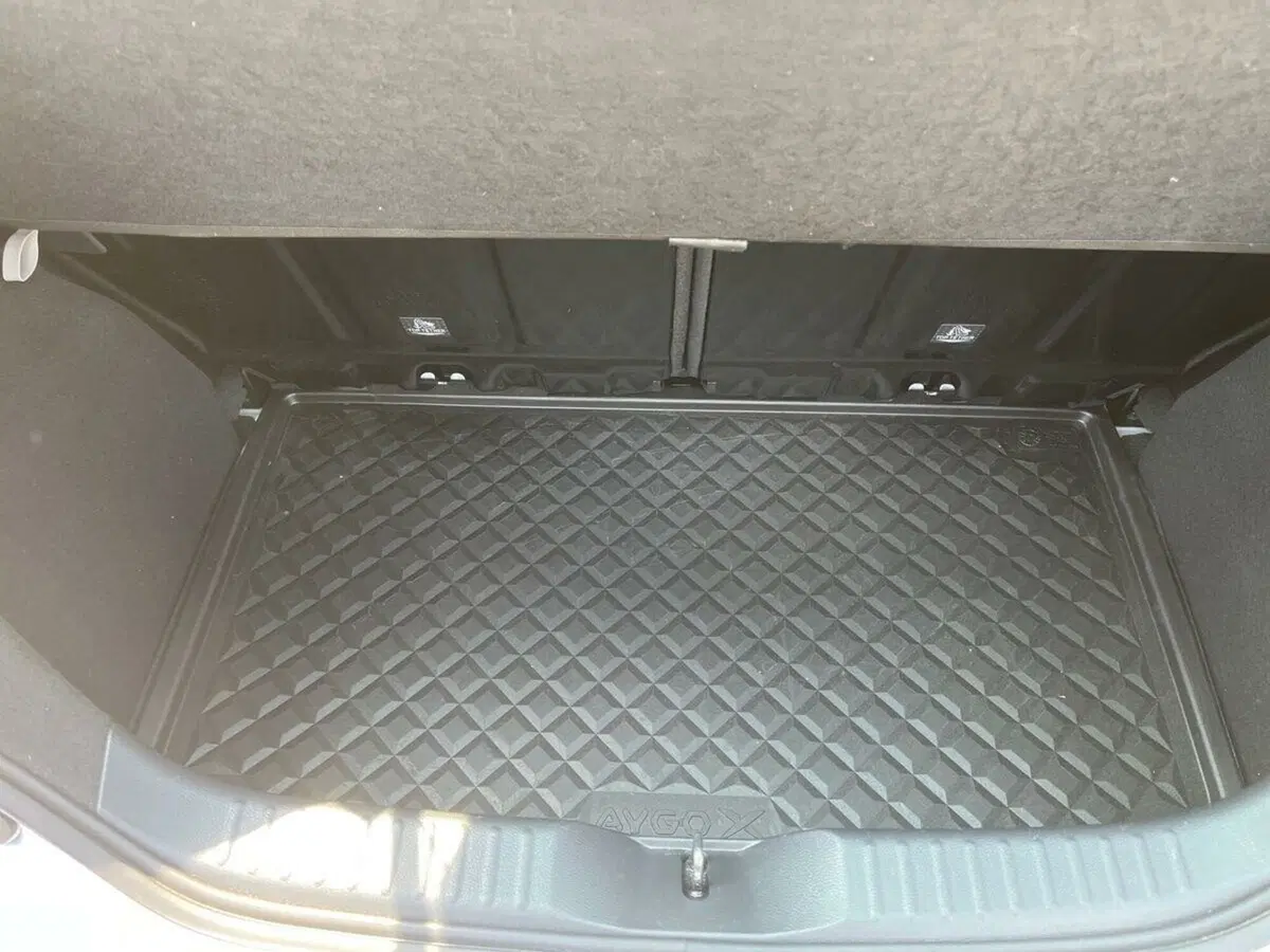 Toyota Aygo X usata a Lecco (6)