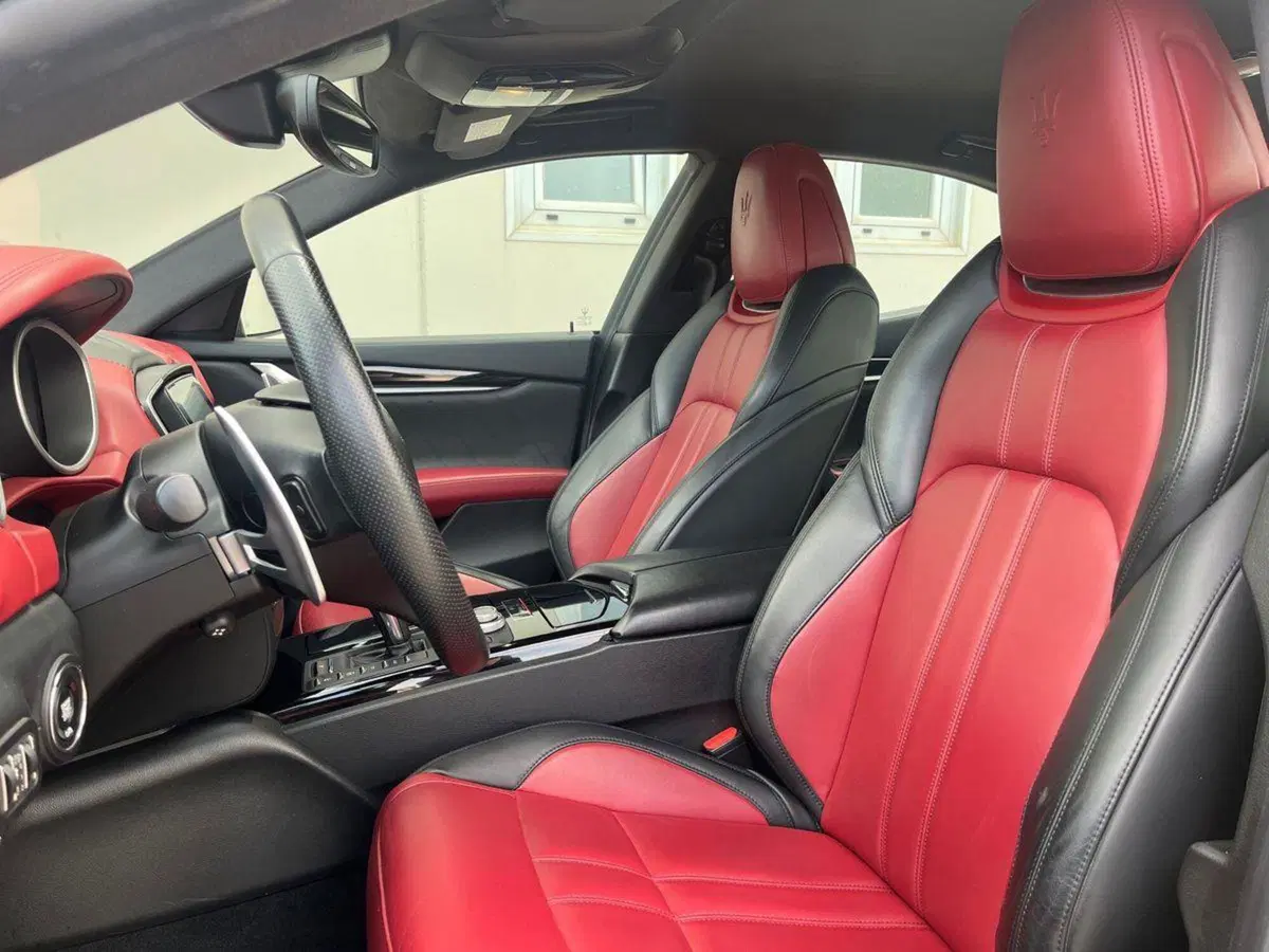 Maserati Ghibli usata a Catania (17)