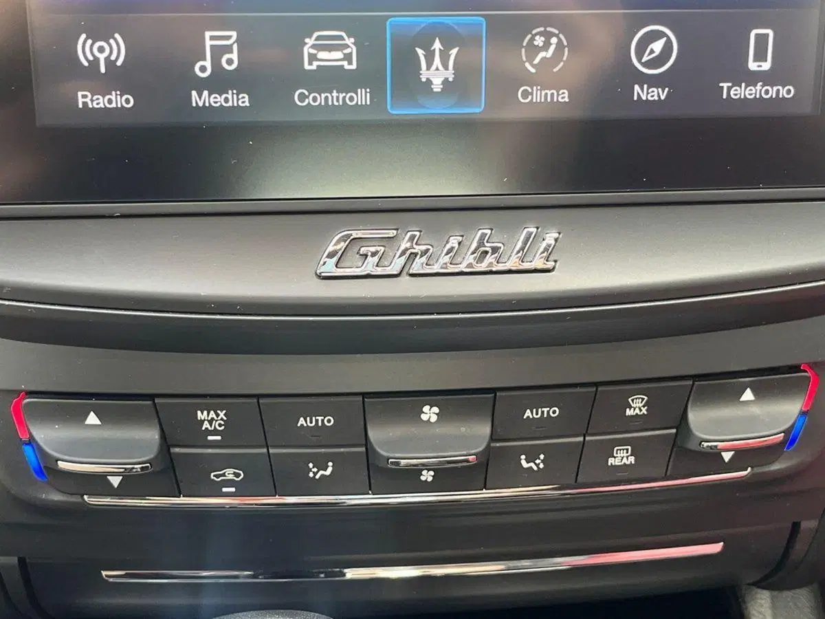 Maserati Ghibli usata a Catania (18)