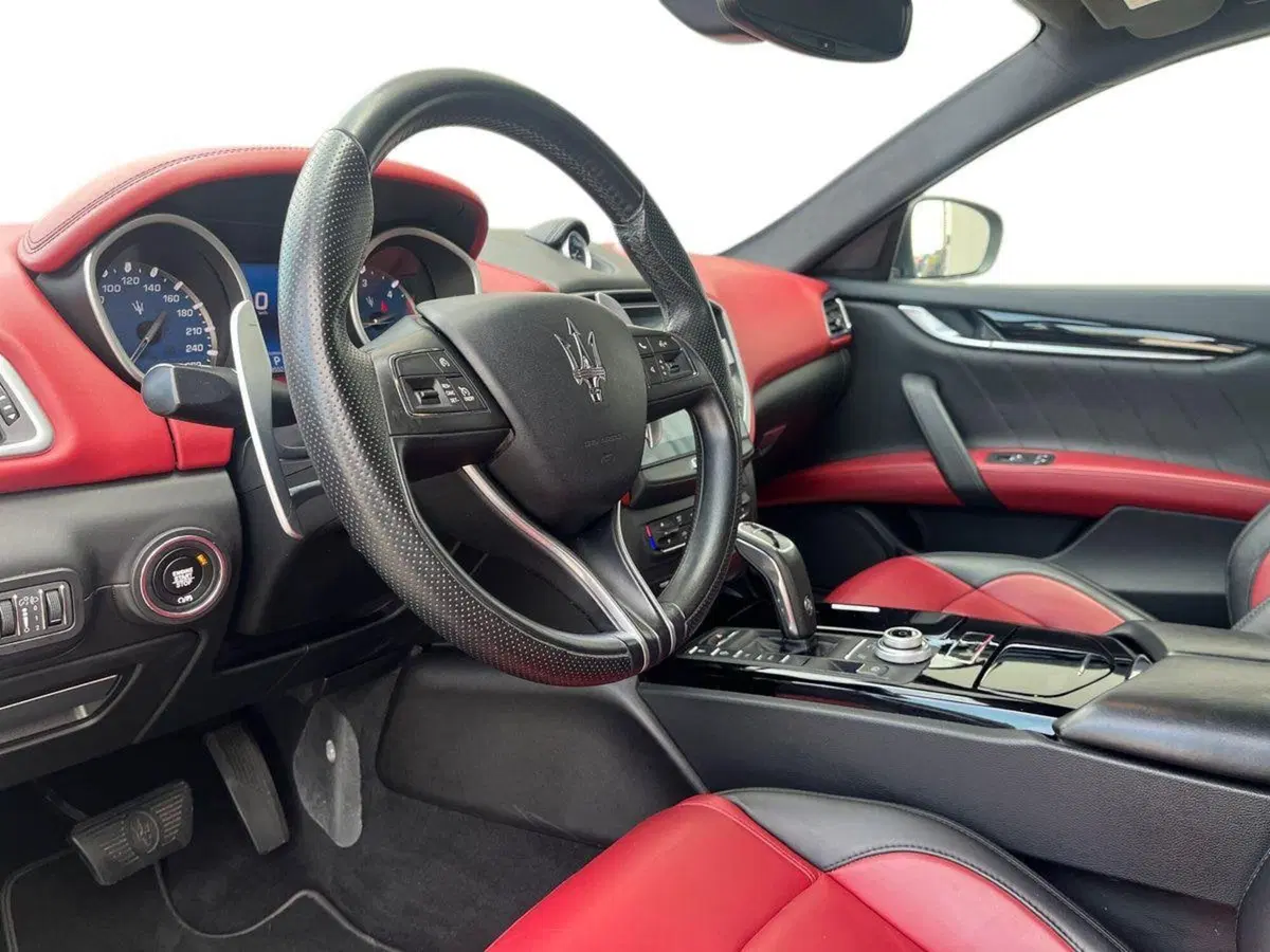 Maserati Ghibli usata a Catania (6)