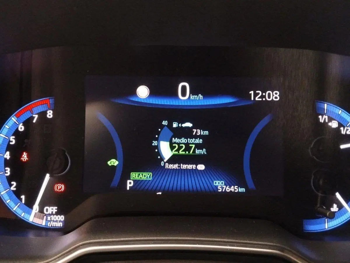 Toyota Corolla Touring Sports usata a Roma (9)