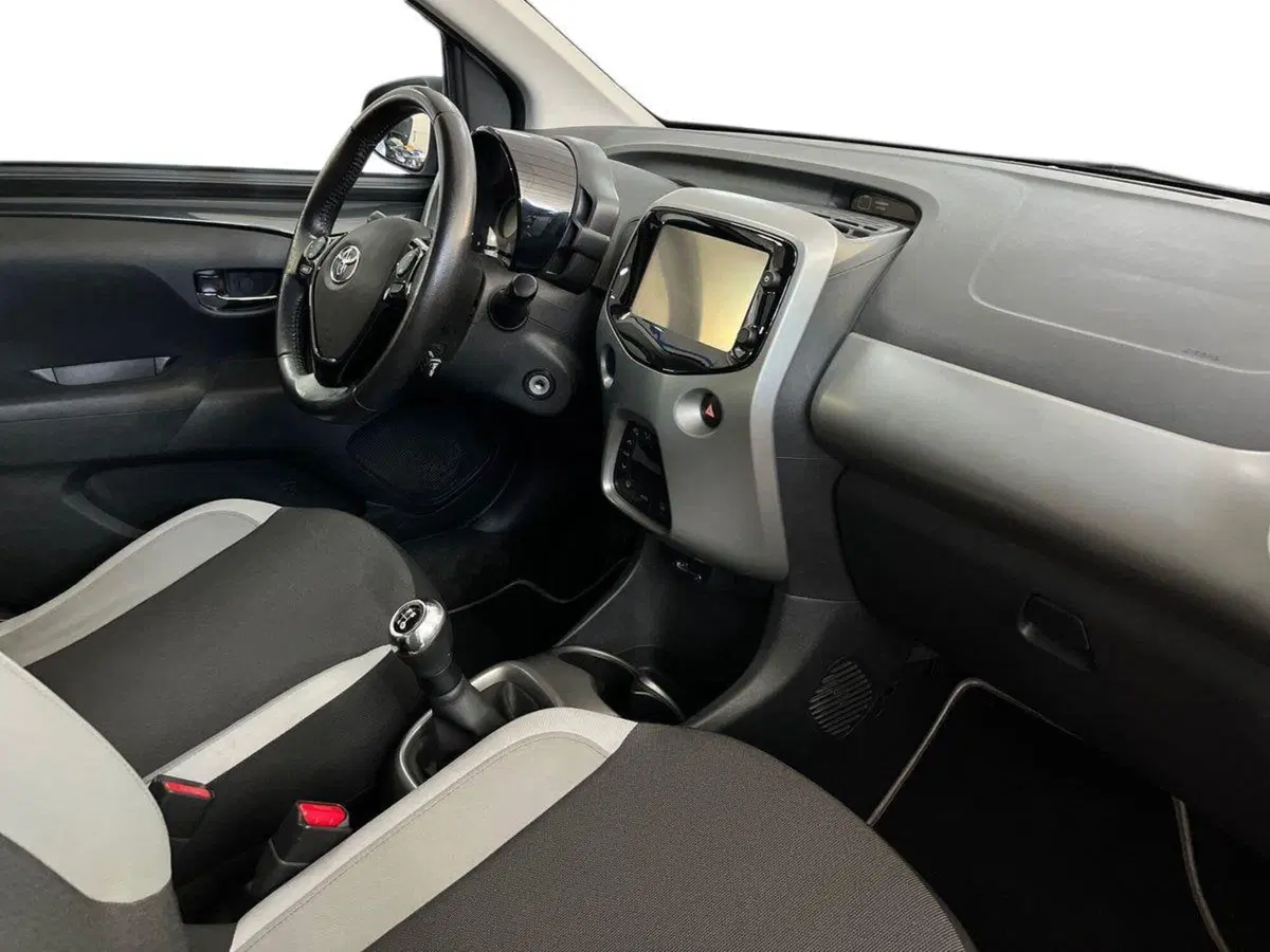 Toyota Aygo usata a Bari (9)