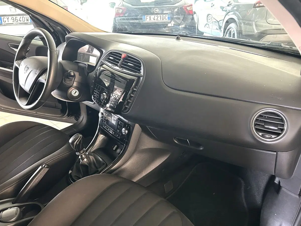 Lancia Delta usata a Ferrara (12)