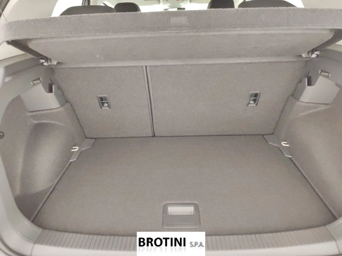 Volkswagen T-Cross usata a Massa-Carrara (14)