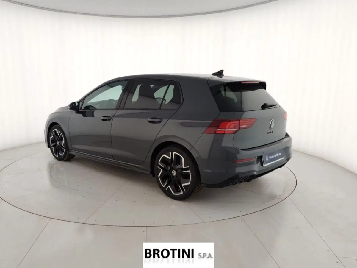 Volkswagen Golf nuova a Massa-Carrara (2)