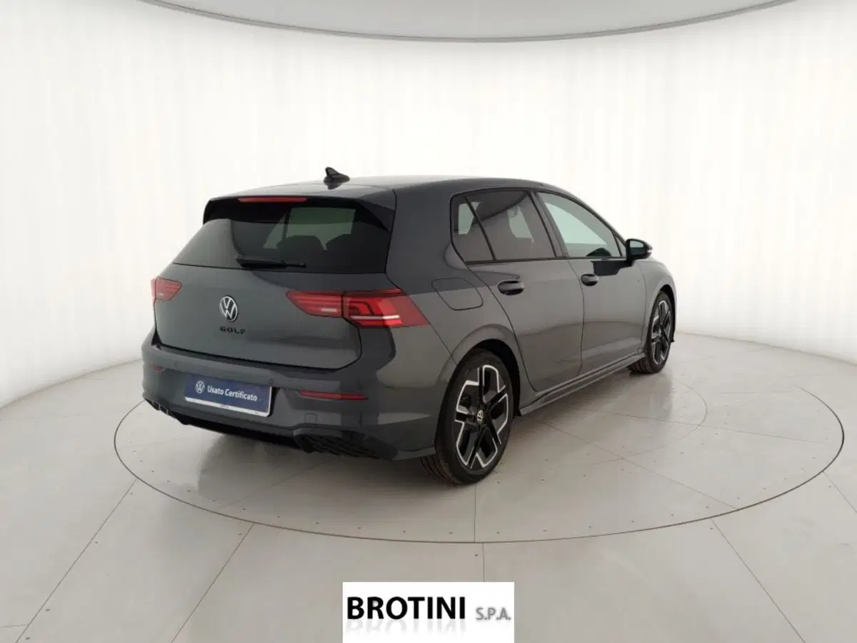 Volkswagen Golf nuova a Massa-Carrara (3)