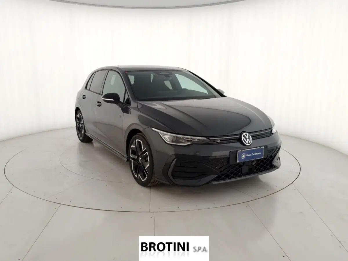 Volkswagen Golf nuova a Massa-Carrara (4)