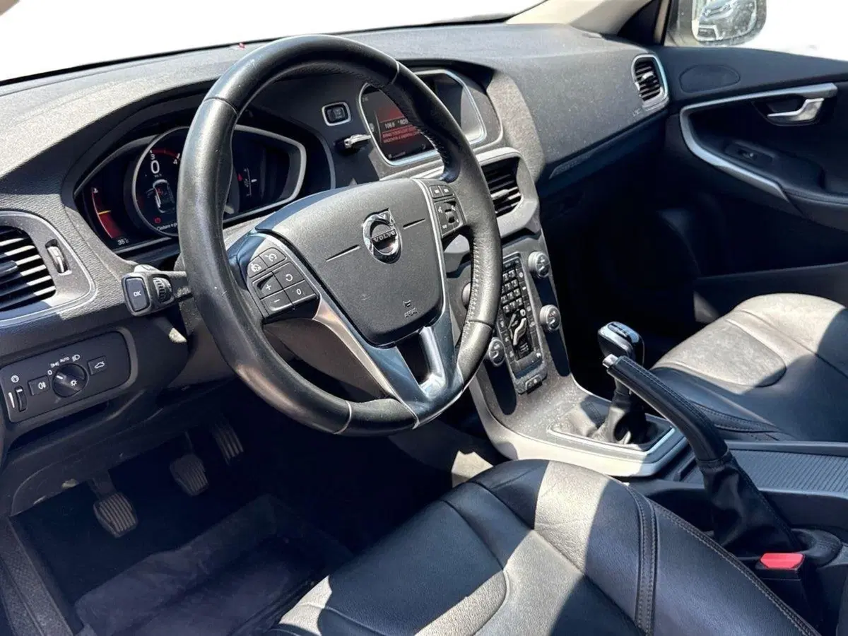 Volvo V40 Cross Country usata a Palermo (6)