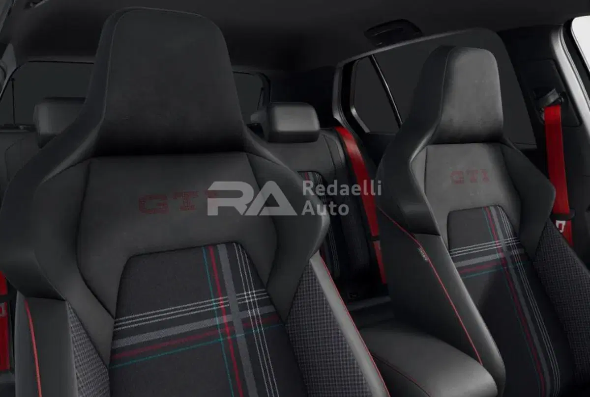 Volkswagen Golf nuova a Lecco (7)