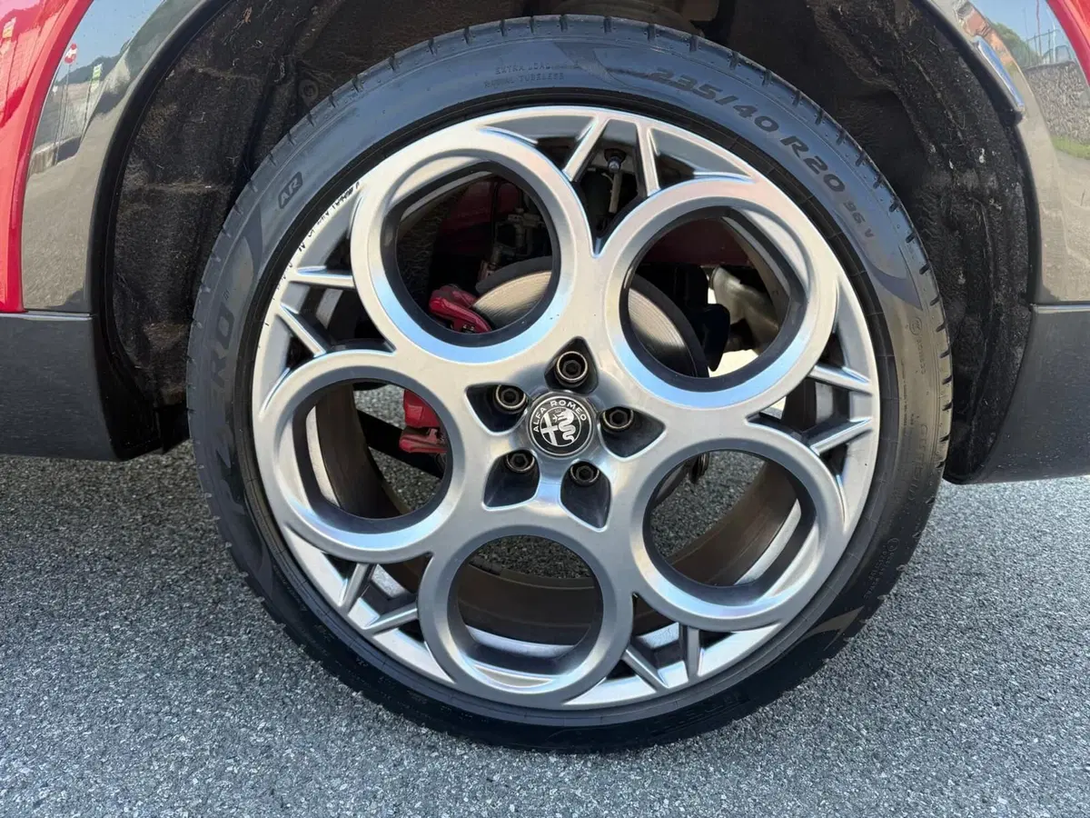 Alfa Romeo Tonale usata a Massa-Carrara (14)