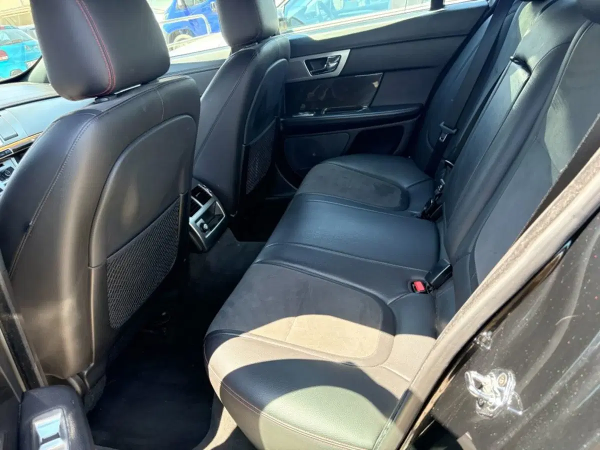 Jaguar XF usata a Foggia (11)