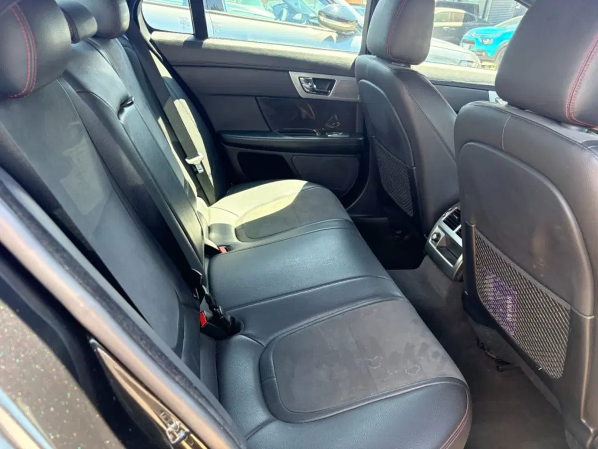Jaguar XF usata a Foggia (13)