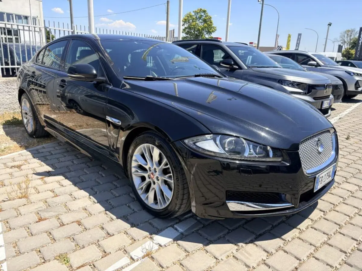 Jaguar XF usata a Foggia (3)