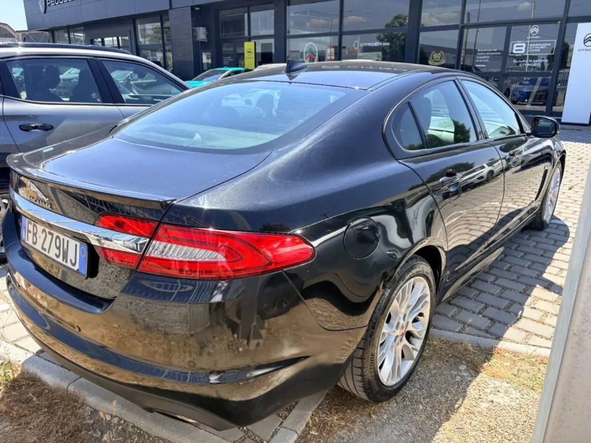 Jaguar XF usata a Foggia (4)