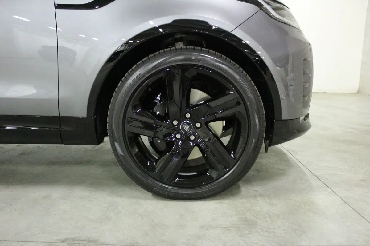 Land Rover Discovery nuova a Brescia (9)