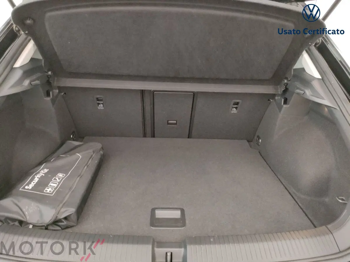 Volkswagen T-Roc usata a Varese (8)