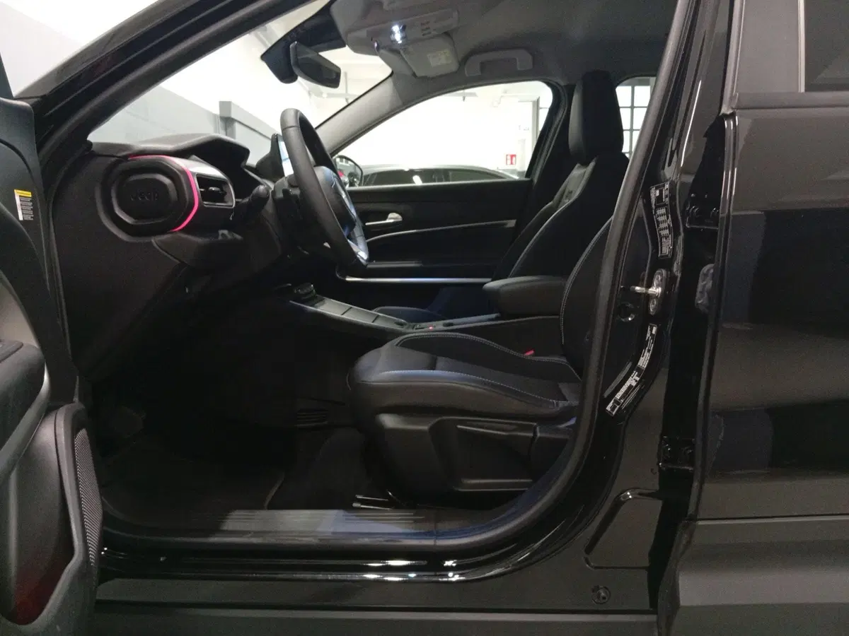 Jeep Avenger usata a Varese (9)