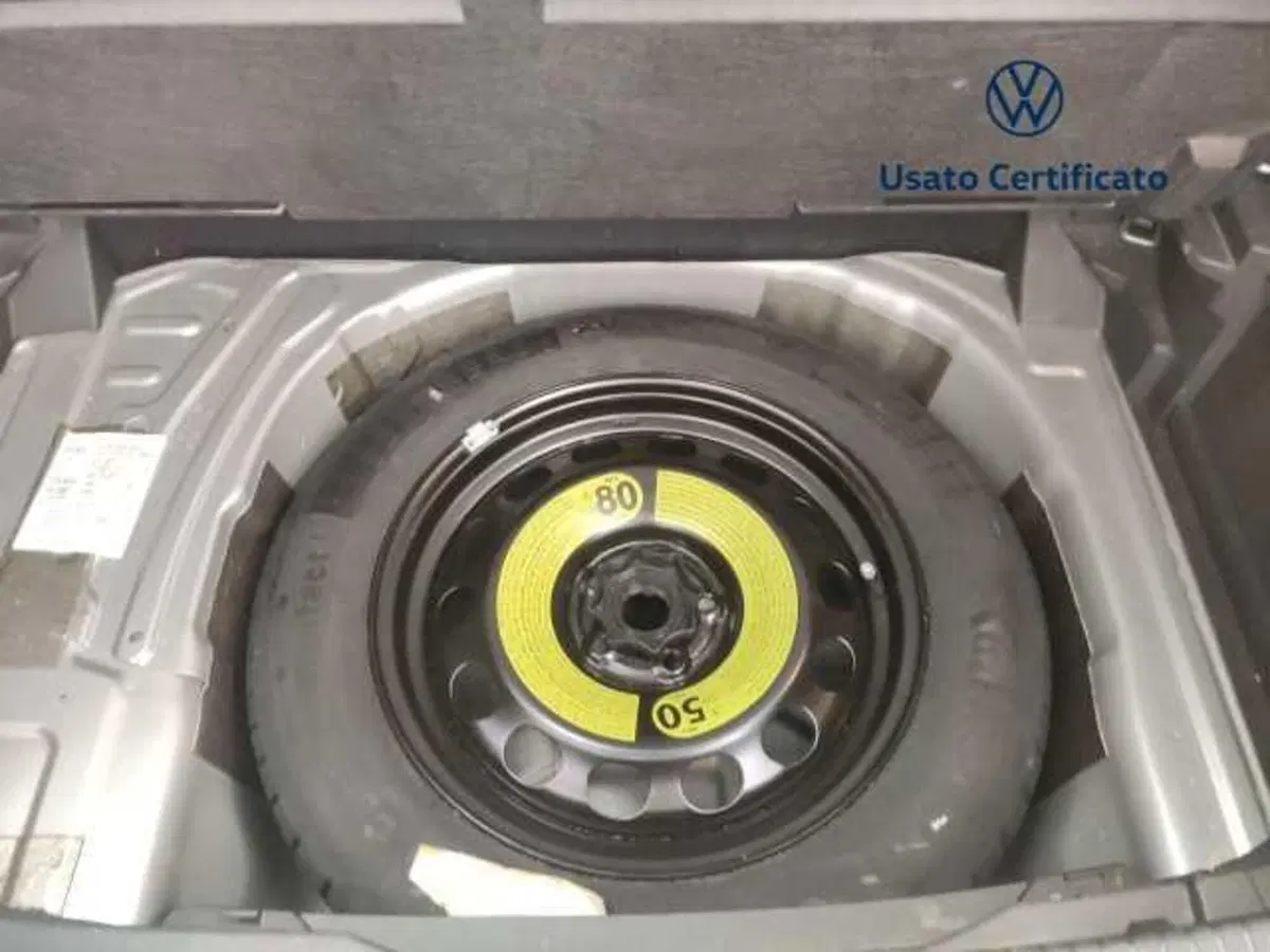 Volkswagen T-Cross usata a Avellino (11)