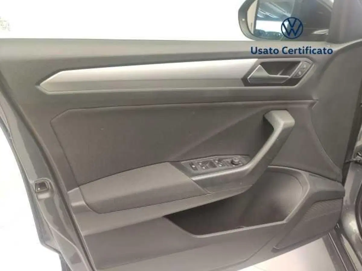 Volkswagen T-Roc usata a Avellino (11)