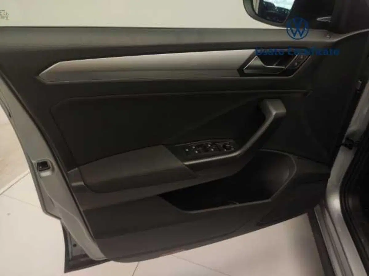 Volkswagen T-Roc usata a Avellino (14)