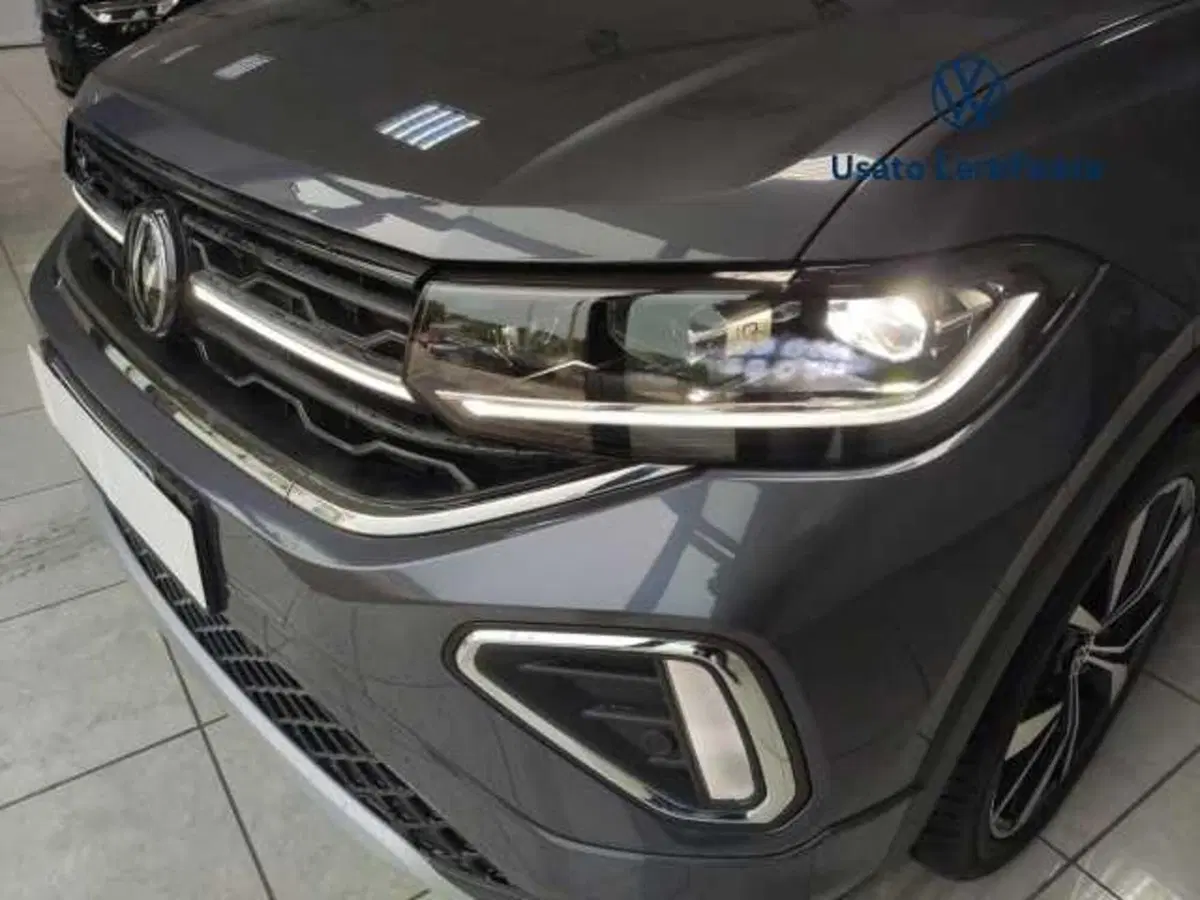 Volkswagen T-Cross nuova a Avellino (12)