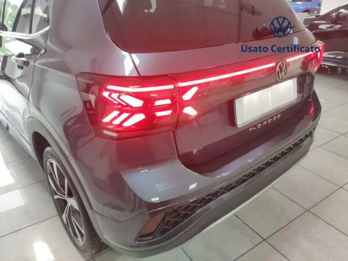 Volkswagen T-Cross nuova a Avellino (13)