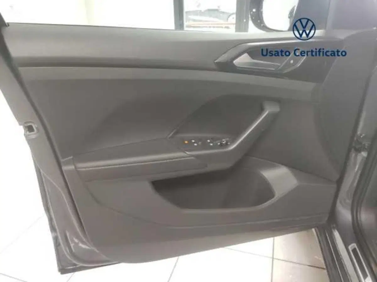 Volkswagen T-Cross nuova a Avellino (14)