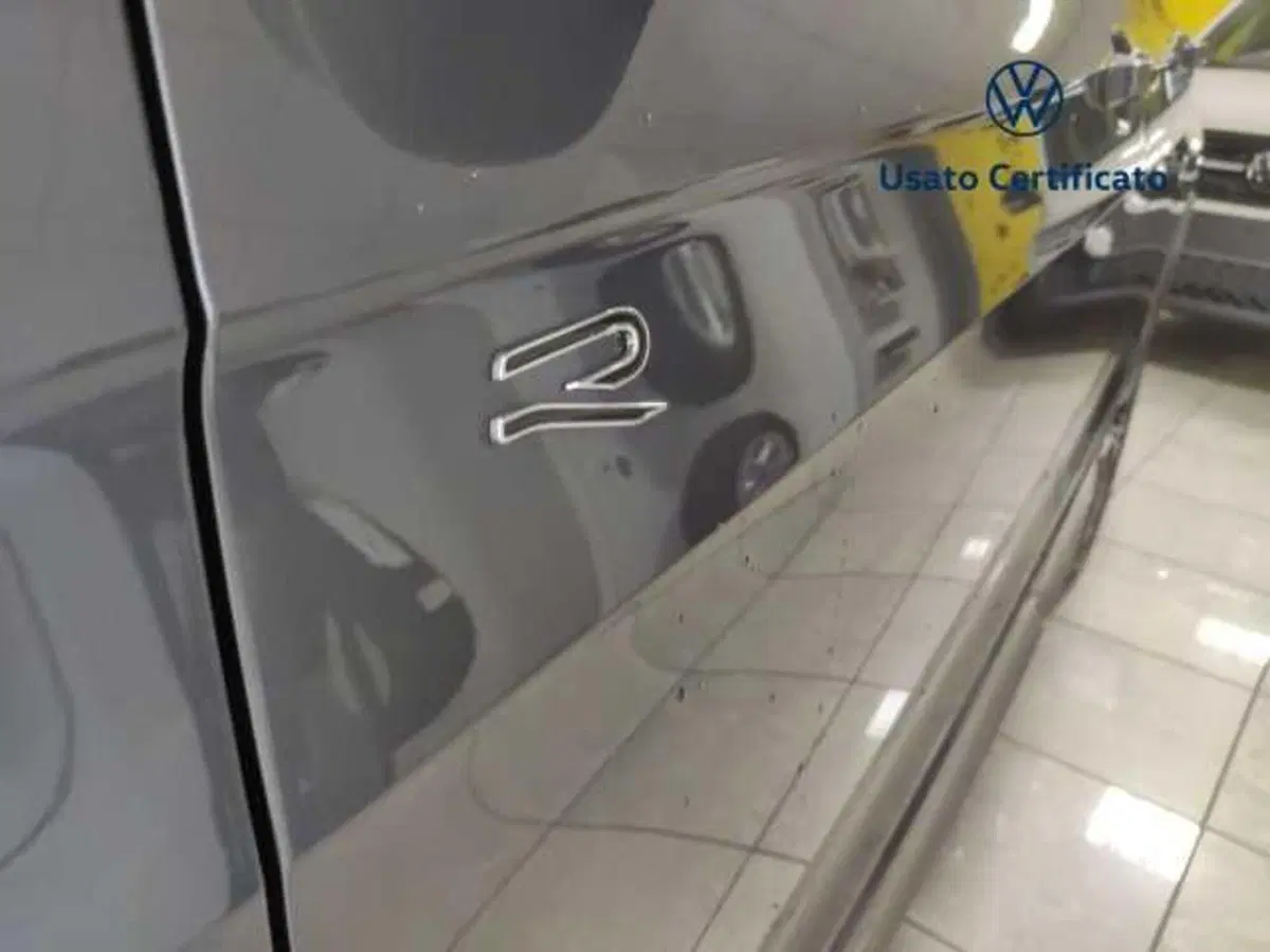 Volkswagen T-Cross nuova a Avellino (9)
