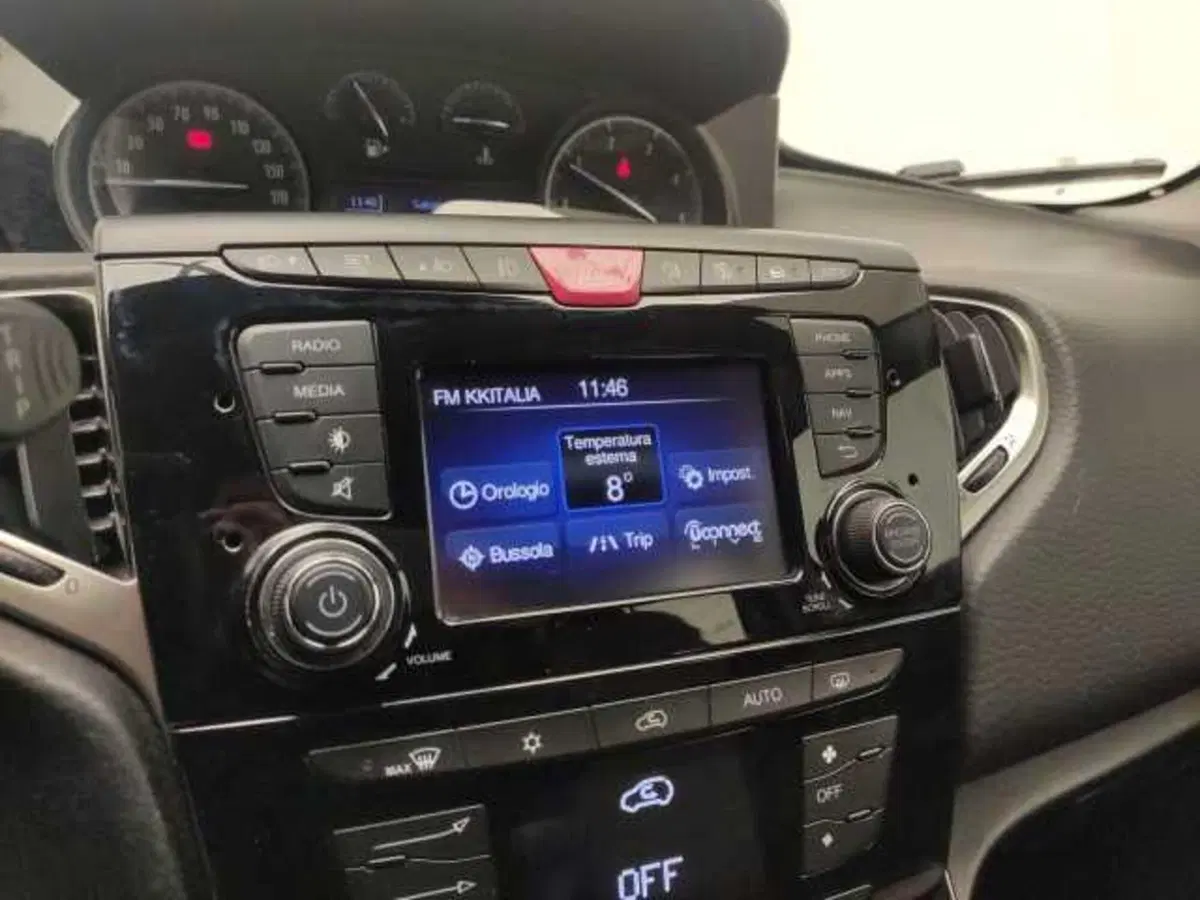 Lancia Ypsilon usata a Avellino (16)