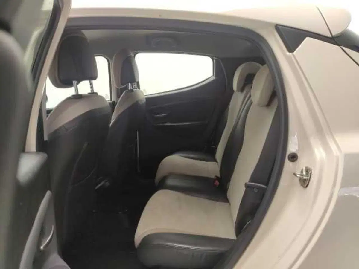 Lancia Ypsilon usata a Avellino (20)