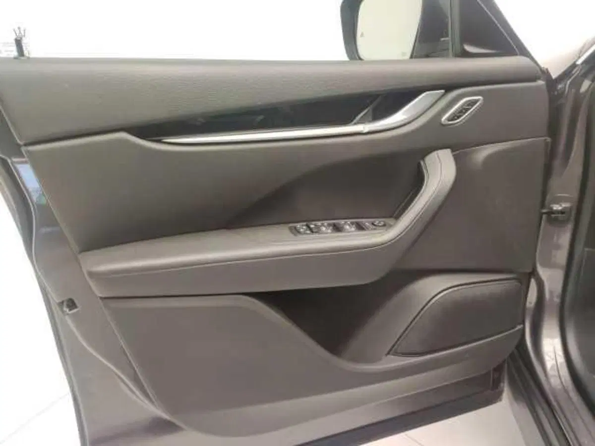 Maserati Levante usata a Avellino (17)