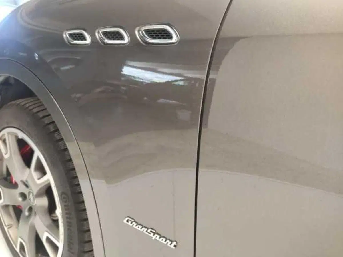 Maserati Levante usata a Avellino (8)