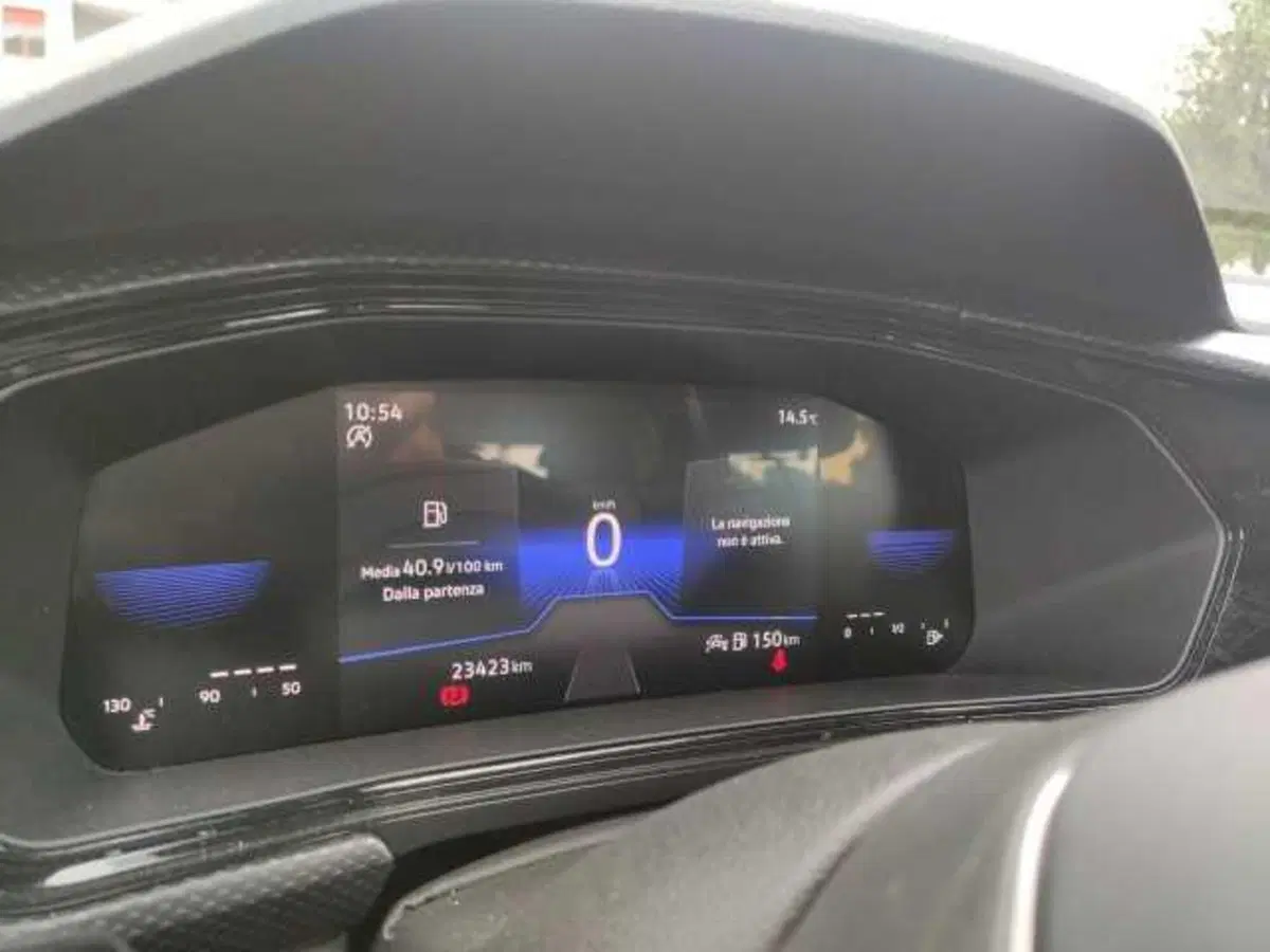 Volkswagen T-Cross usata a Avellino (11)
