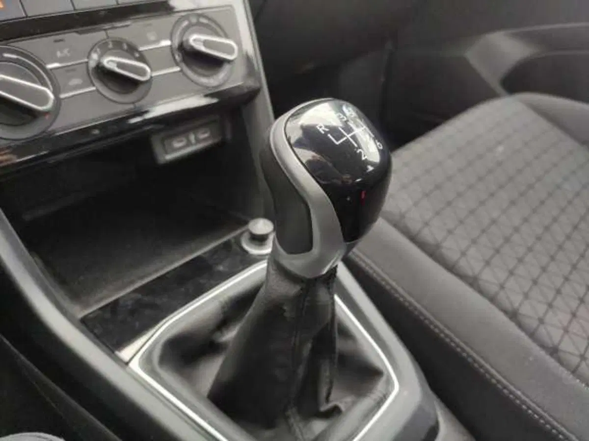 Volkswagen T-Cross usata a Avellino (17)