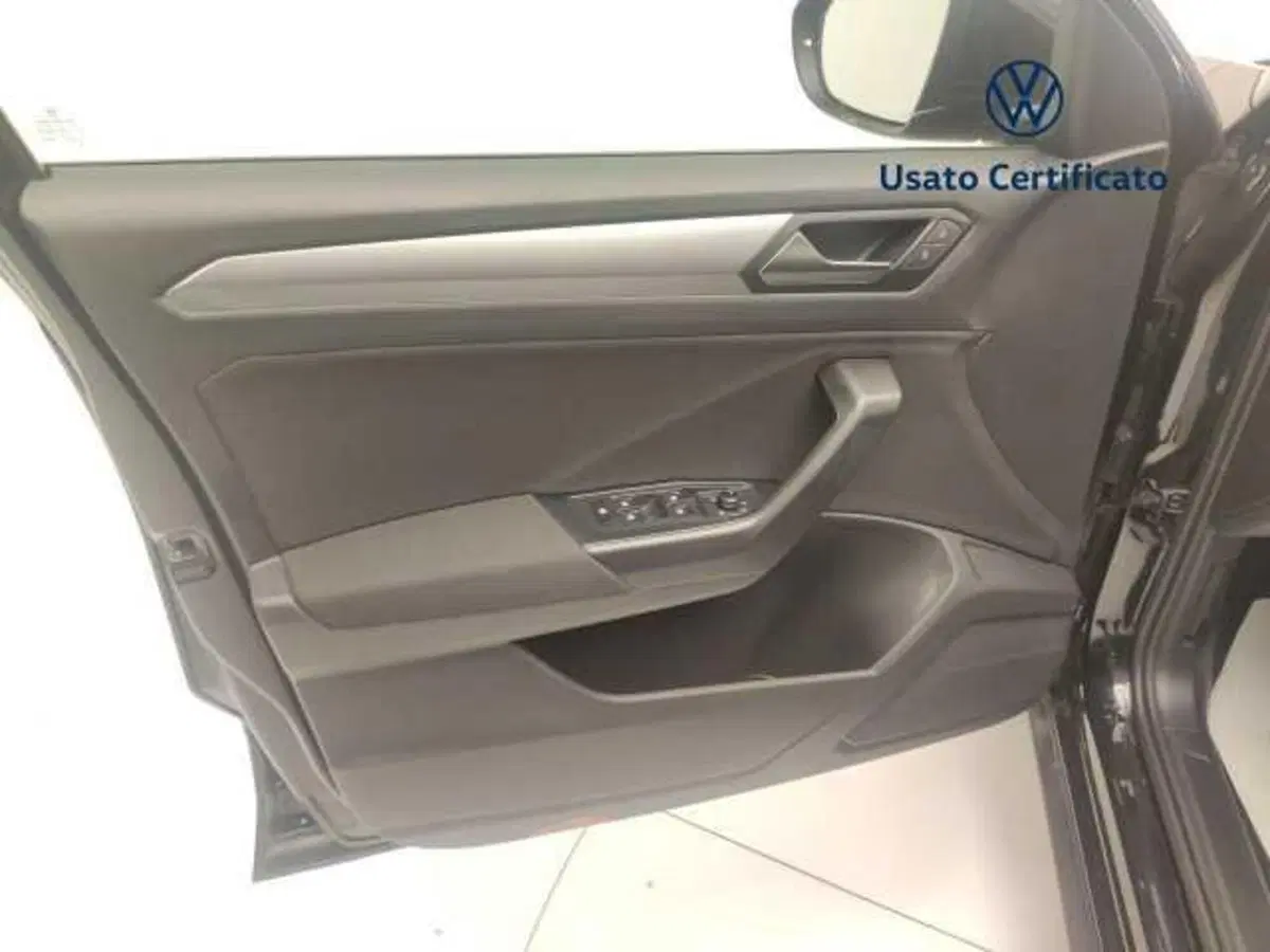 Volkswagen T-Roc usata a Avellino (17)
