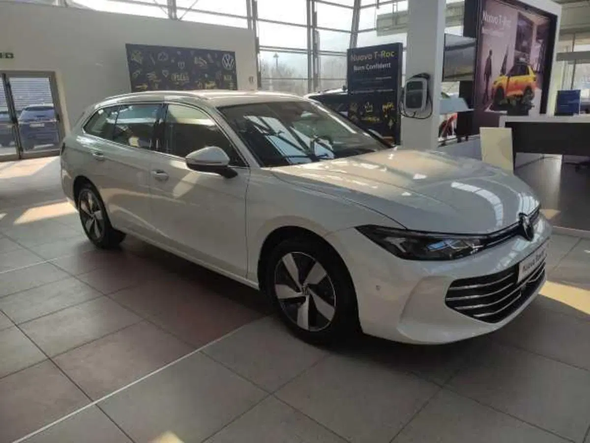 Volkswagen Passat nuova a Avellino