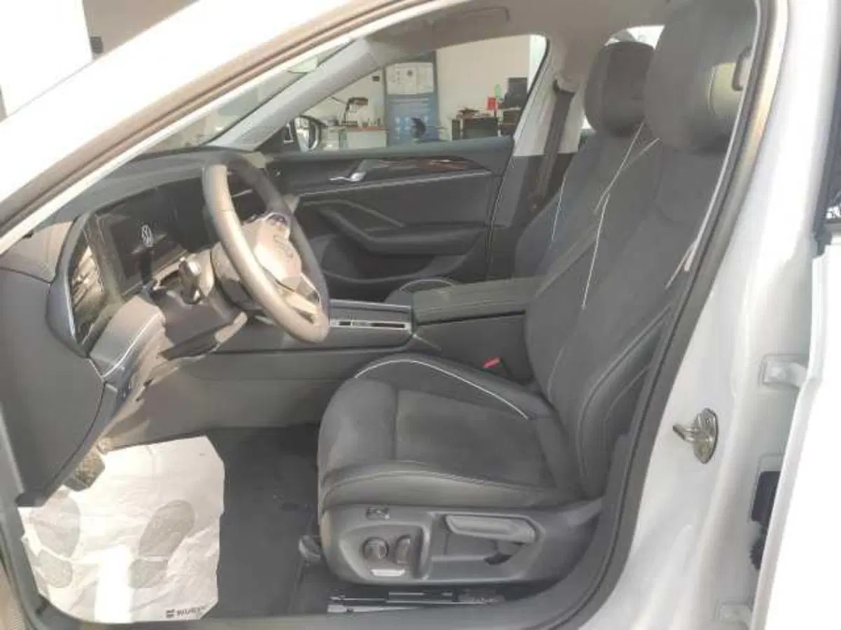 Volkswagen Passat nuova a Avellino (11)