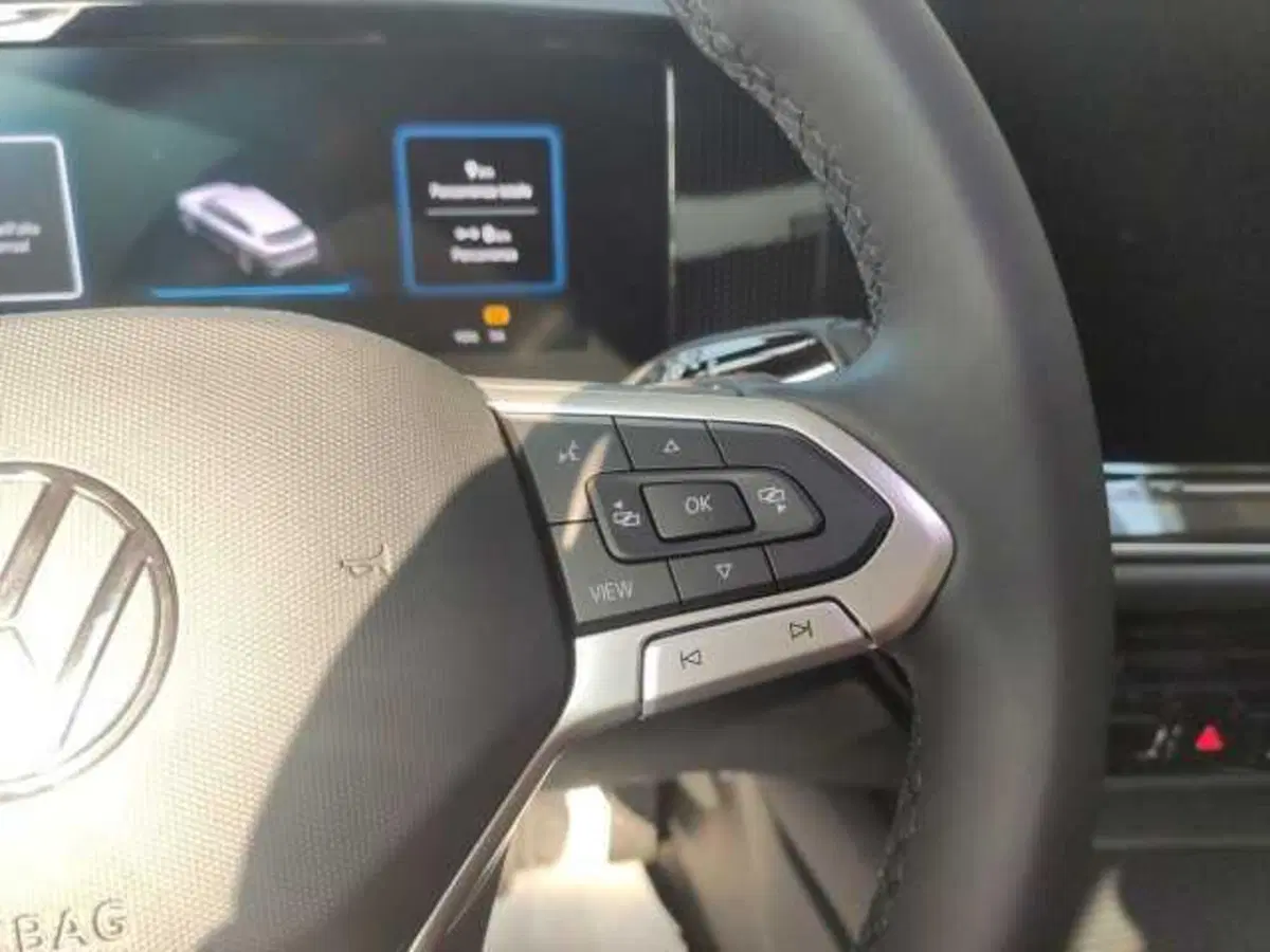 Volkswagen Passat nuova a Avellino (13)